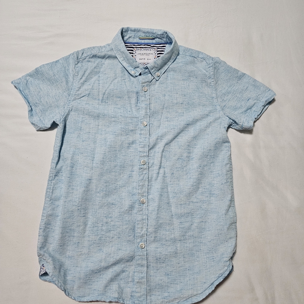 Youth Boys 9/10 button down short sleeve shirt light blue. Linen feel fabric.